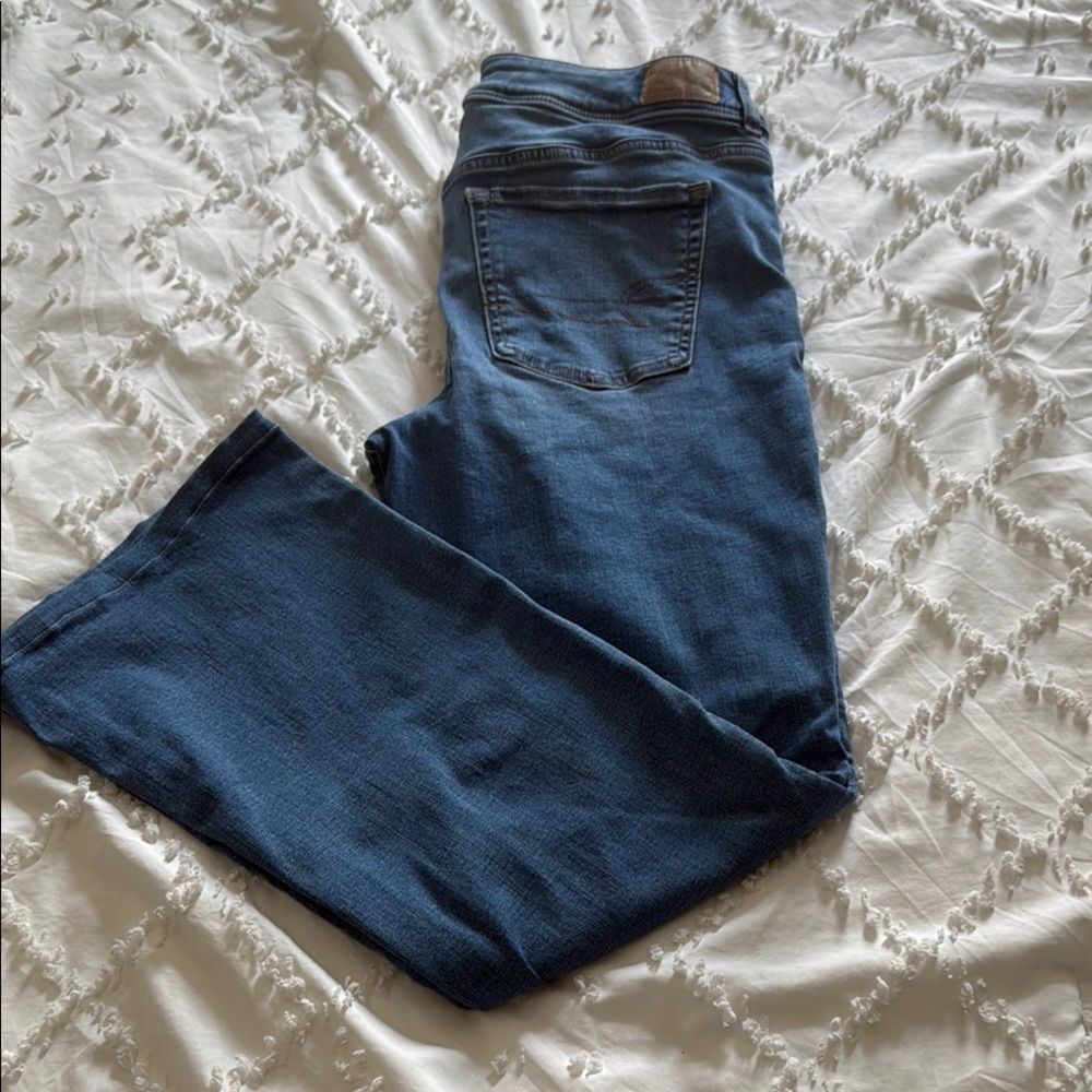 American Eagle blue jeans ~ STRETCH ~ KICK Boot ~ size 10 short